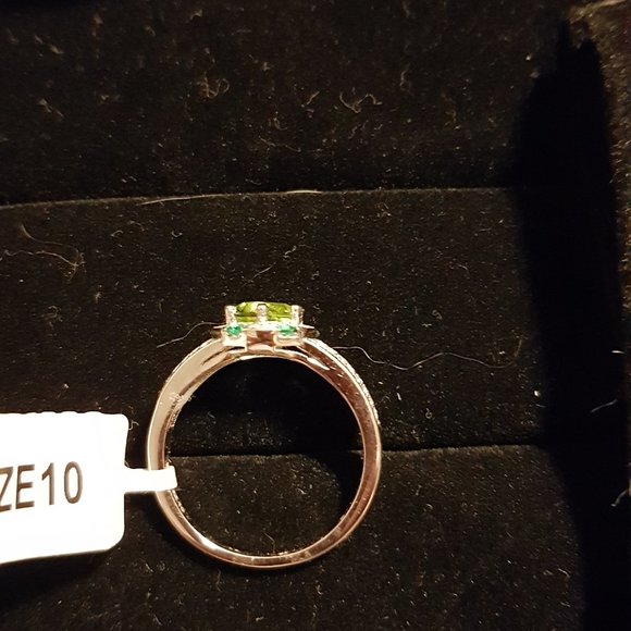 Stunning Emerald Ring from Charmed Aroma - Picture 3 of 6